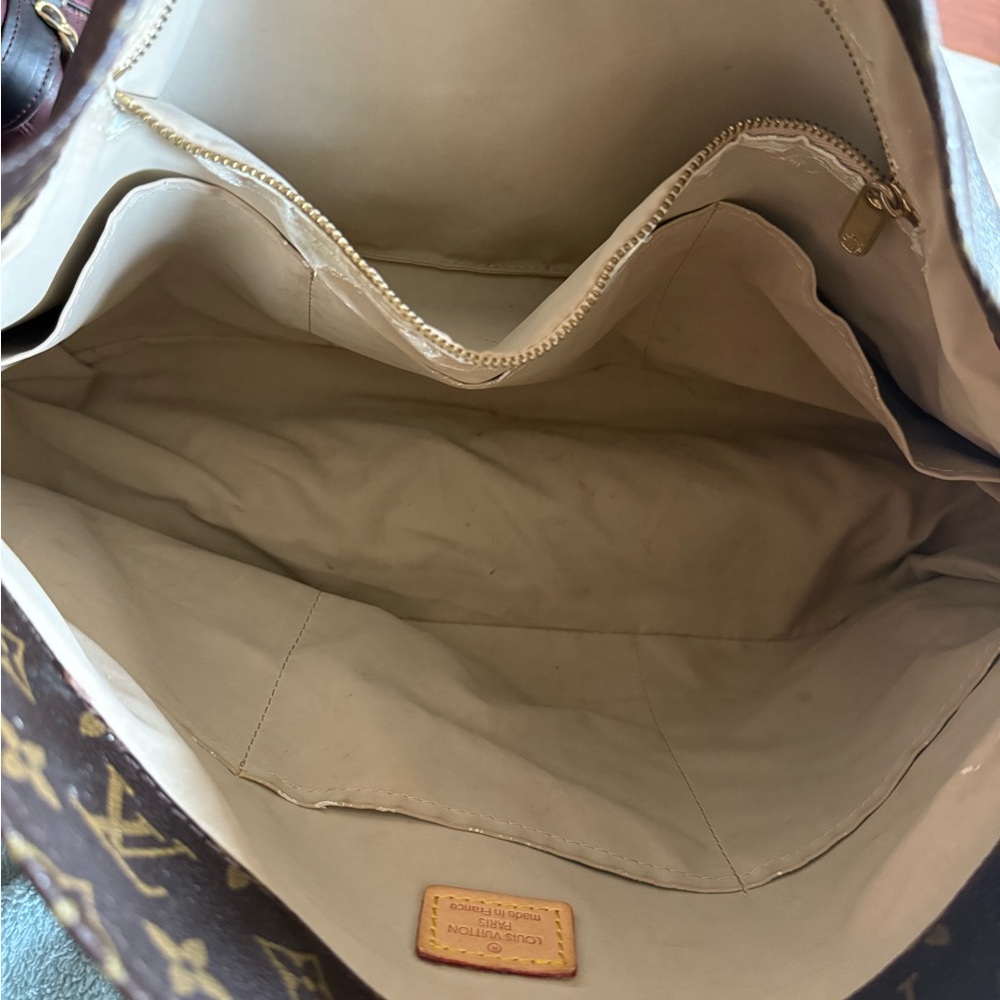 Chic Monogram Print Large HOBO
Slouchy Shoulder Bag - Picture 7 of 7